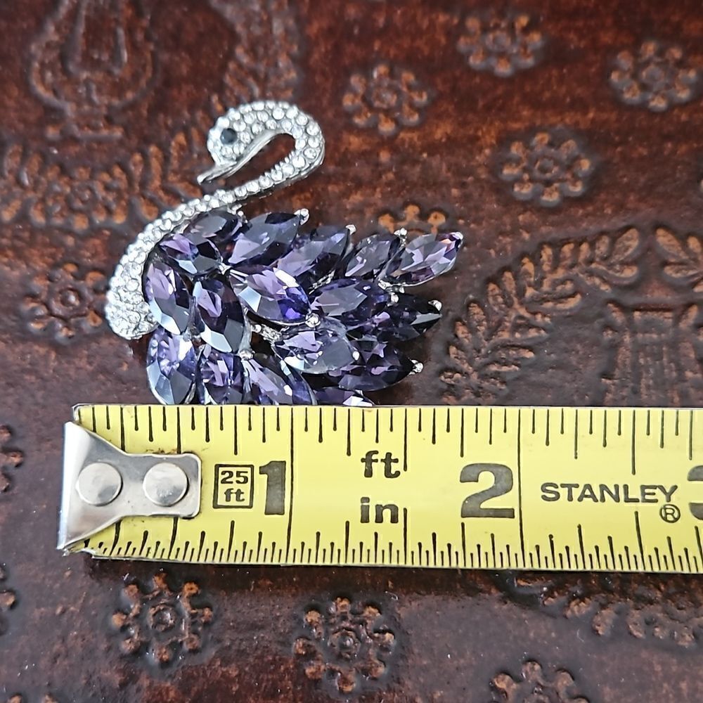 NWOT Swan brooch with purple and white rhinestones - Picture 4 of 5